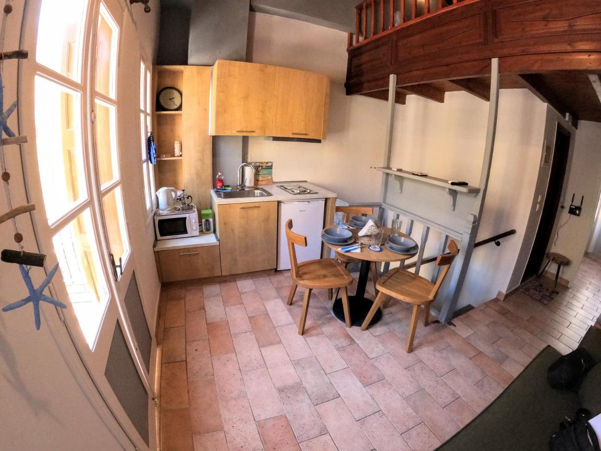 Cozy Apartments In Symi Center Luaran gambar