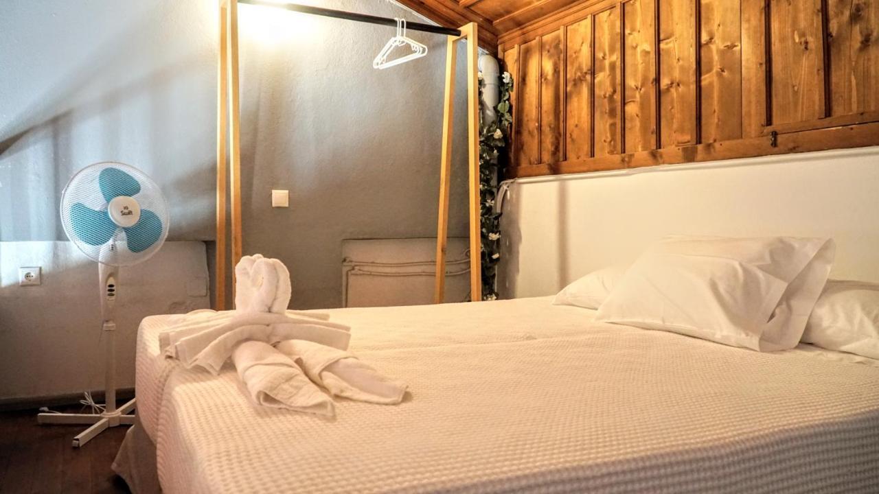 Cozy Apartments In Symi Center Luaran gambar